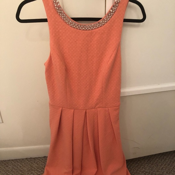 Coral cute dress. - Picture 2 of 6
